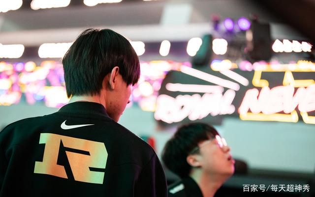 BRO险胜DFM，Keria完成史诗逆转激烈交锋成都决赛之夜，让粉丝疯狂欢呼