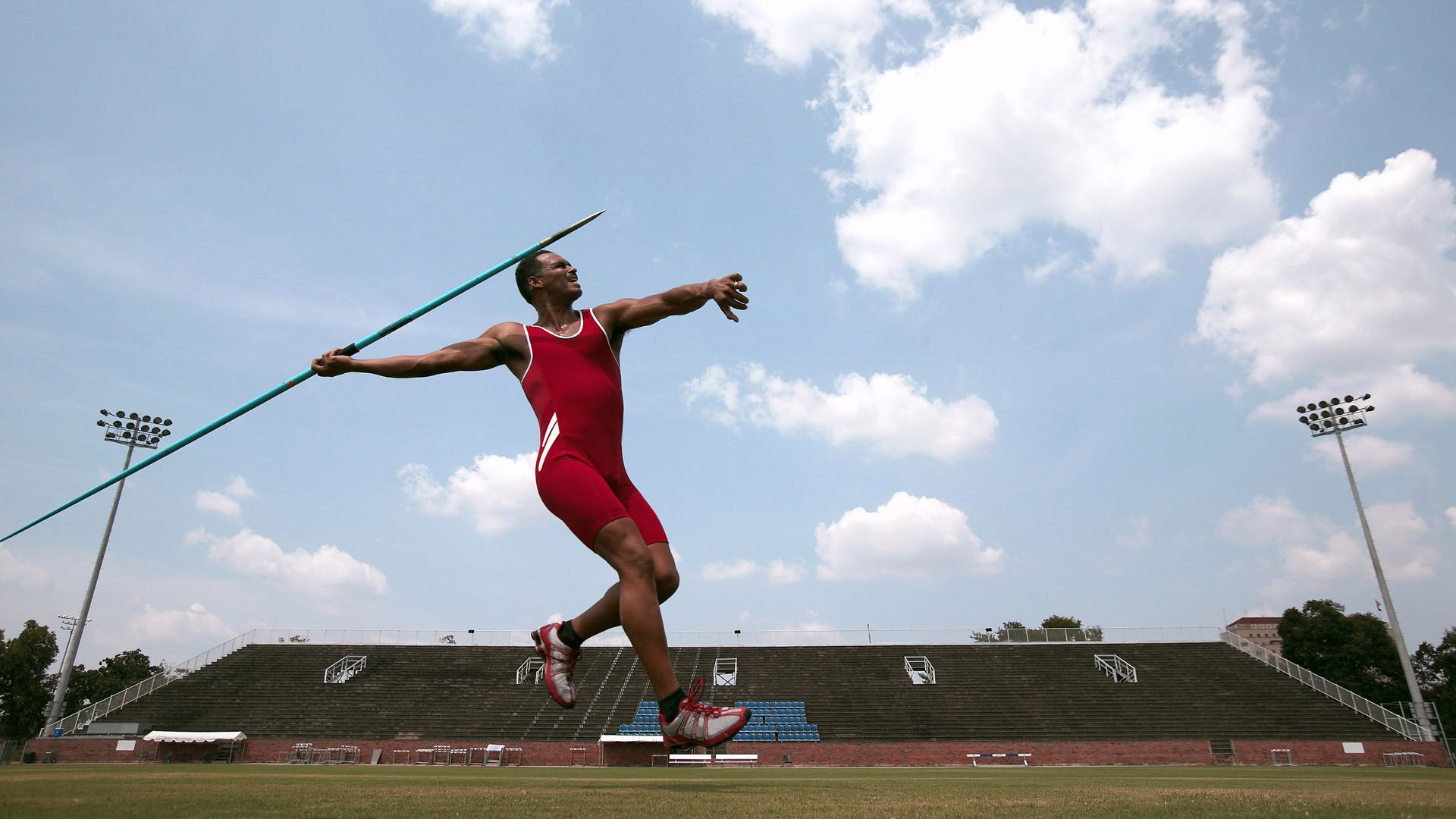 钢铁之心，李刚仁用一脚穿云箭，刺穿欧洲足球的傲慢之墙