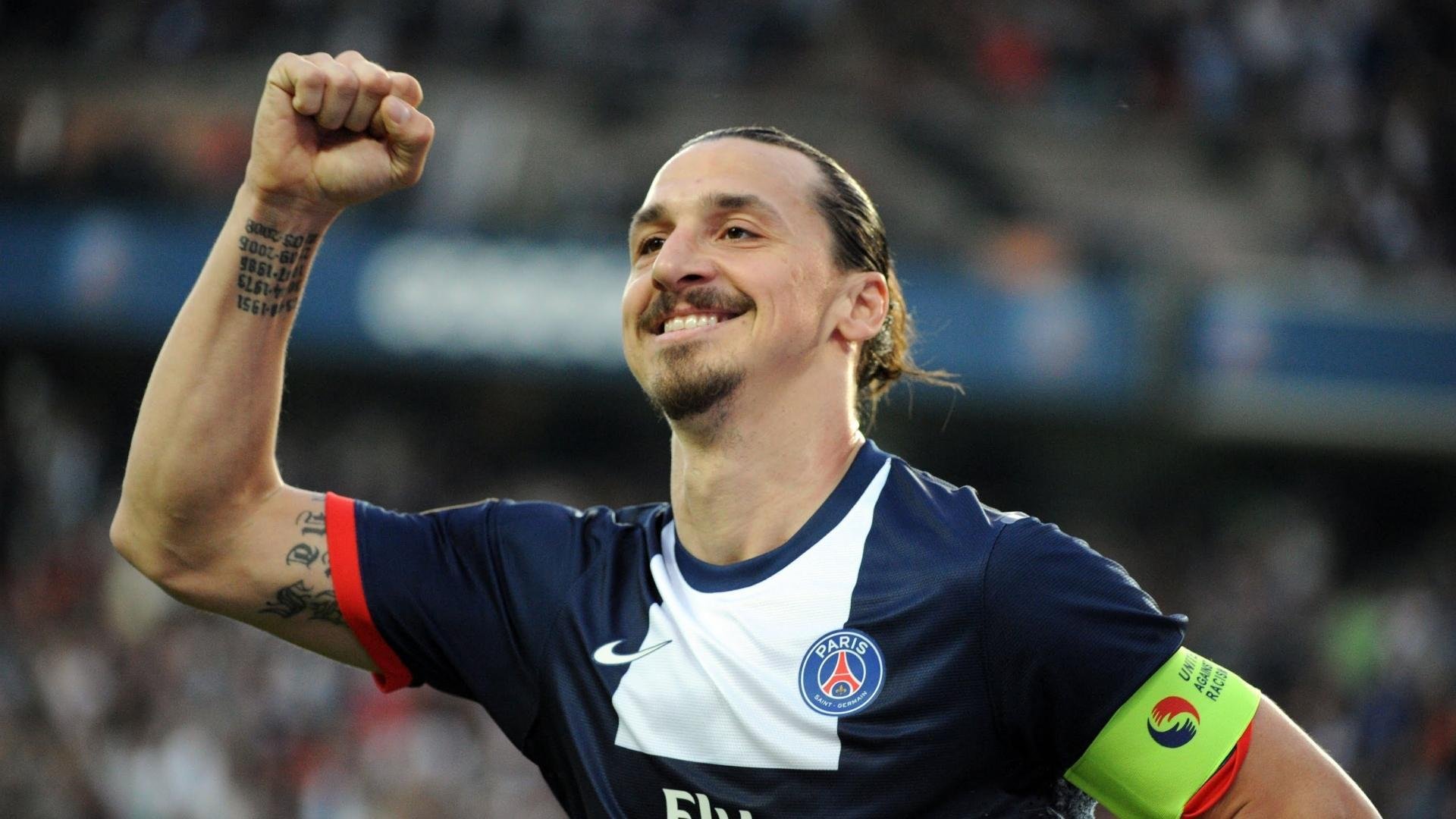 F1街道赛之夜，戈麦斯进攻端无人可挡，当他全油门时，世界只剩引擎的咆哮