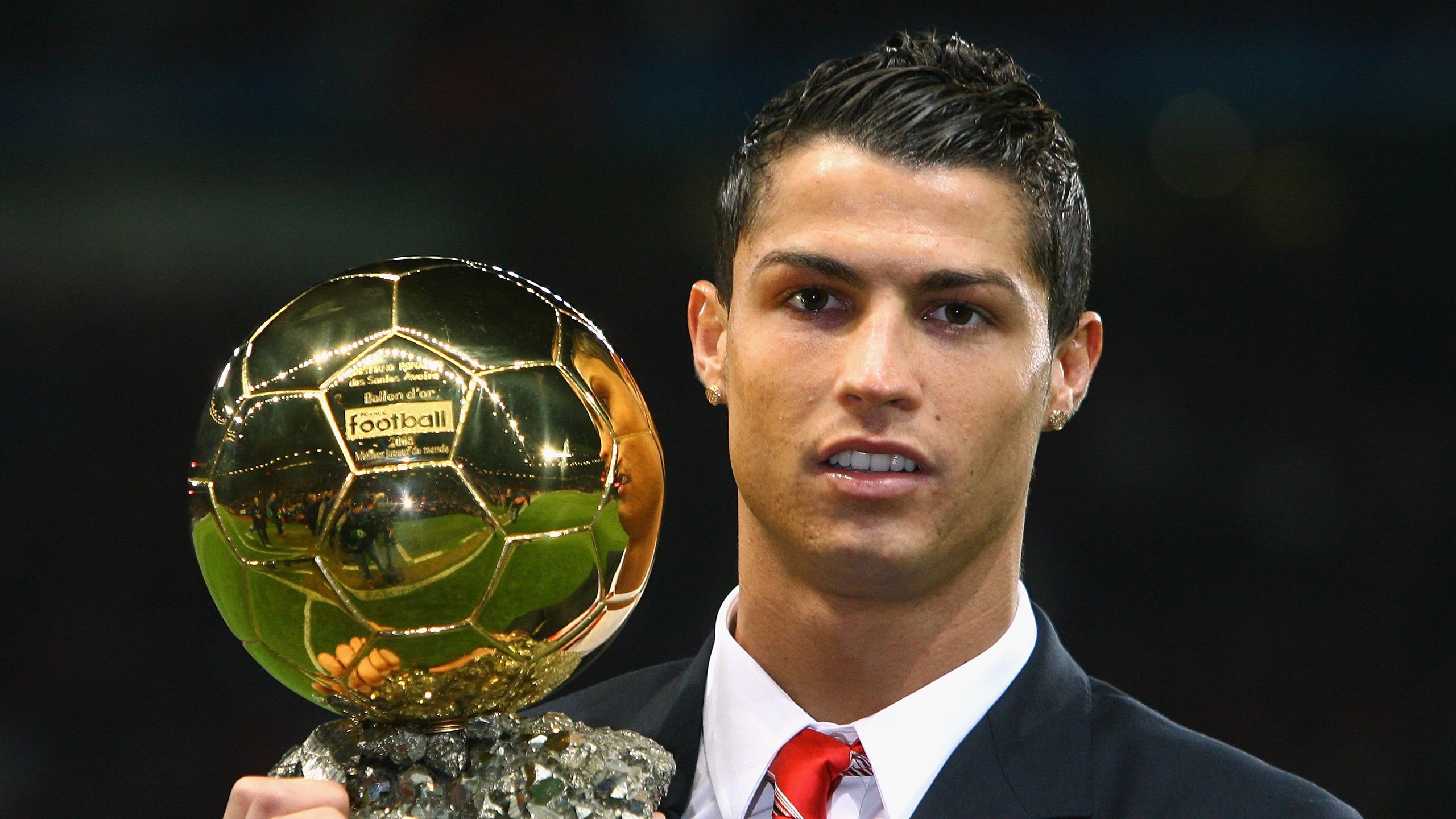 开云体育入口-秘鲁巨人杀手斩落欧洲红魔，无名小卒孔德一战封神